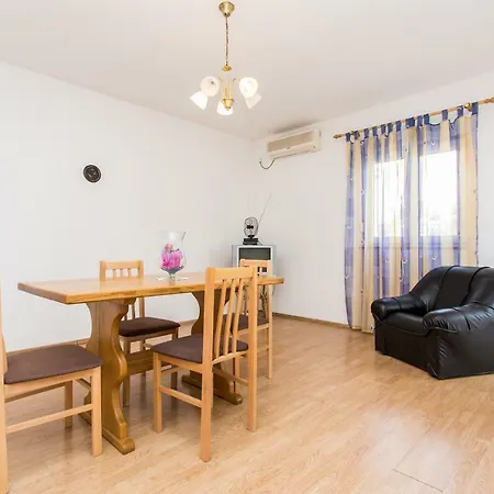 Apartment Justinic *